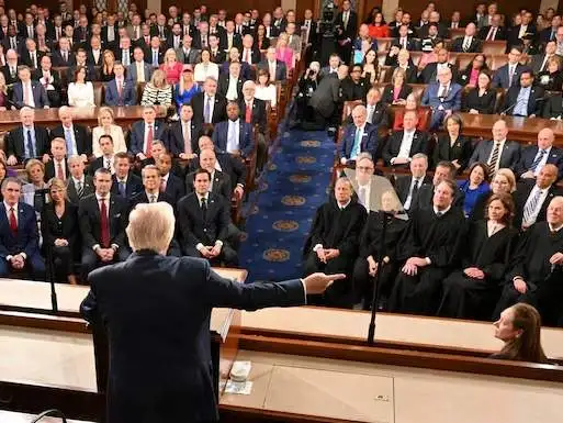 La bancada demócrata se mantuvo en silencio casi total hasta que concluyó la Asamblea Legislativa