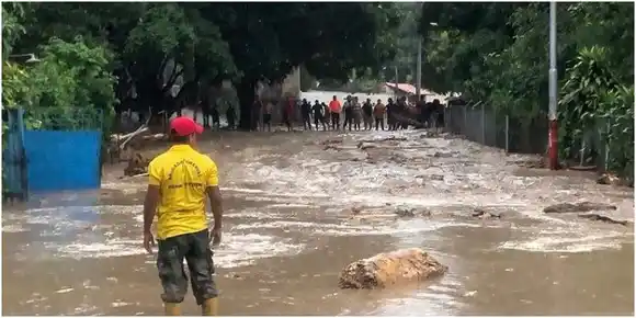Hombre fue arrastrado por el río El Limón y el video es ¡DRAMÁTICO!