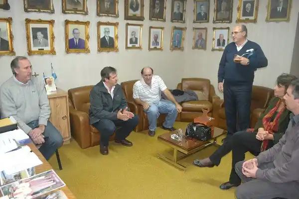 Trabaja maquinaria en el tramo Larroque- Irazusta de la Ruta Provincial 51