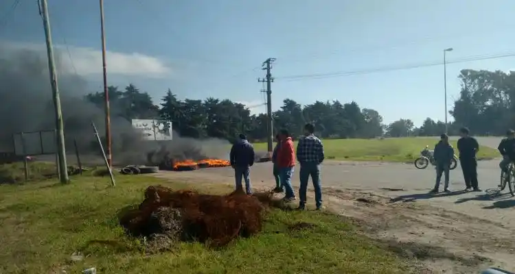 Ruta 1001: Vecinos evalúan ampliar el corte y protestar en la 191
