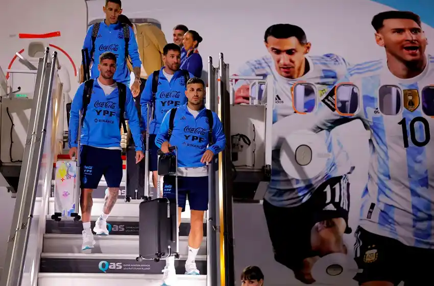 Argentina ya está en Qatar y este jueves hará su primer entrenamiento en tierra mundialista