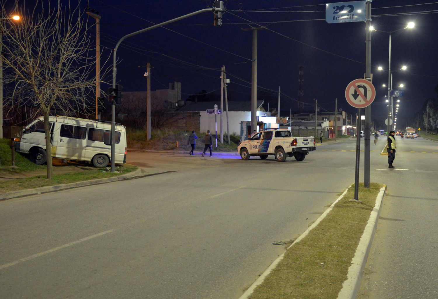 El accidente ocurrido el lunes por la tarde encendió las alarmas entre los vecinos por el estado del cruce entre Lunghi y Azucena.