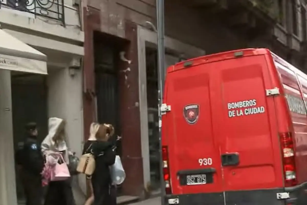 Investigan la muerte de una mujer en un departamento de alquiler temporario