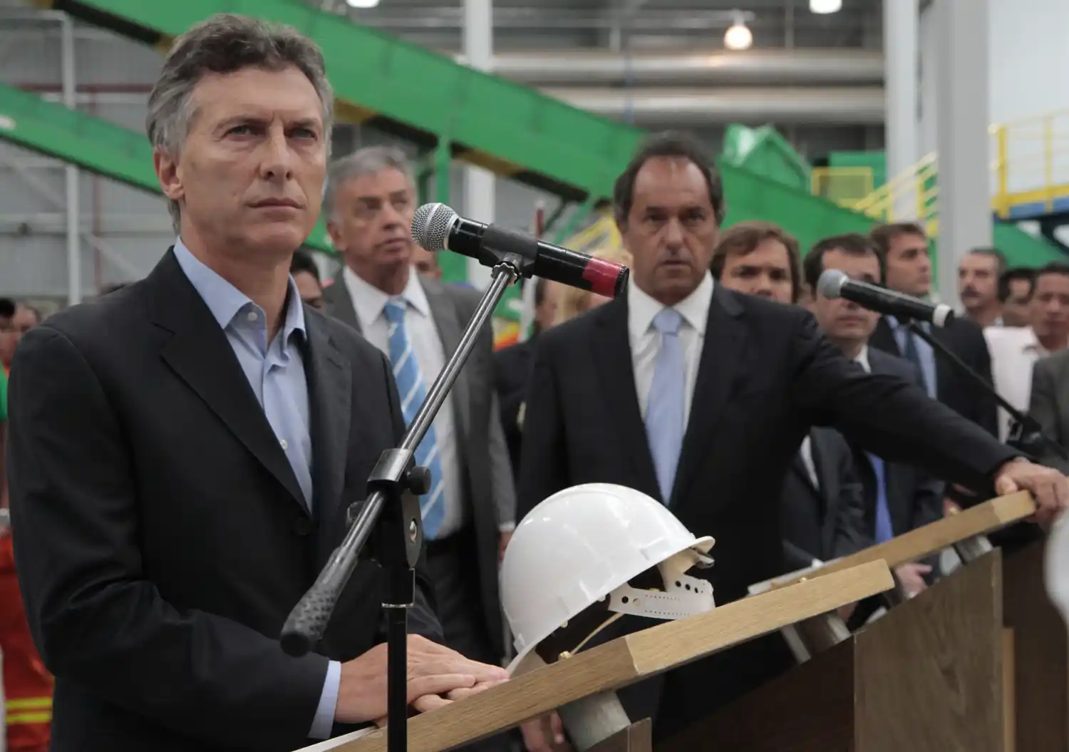 A dos semanas: Scioli pelea contra todos y Macri hace la plancha