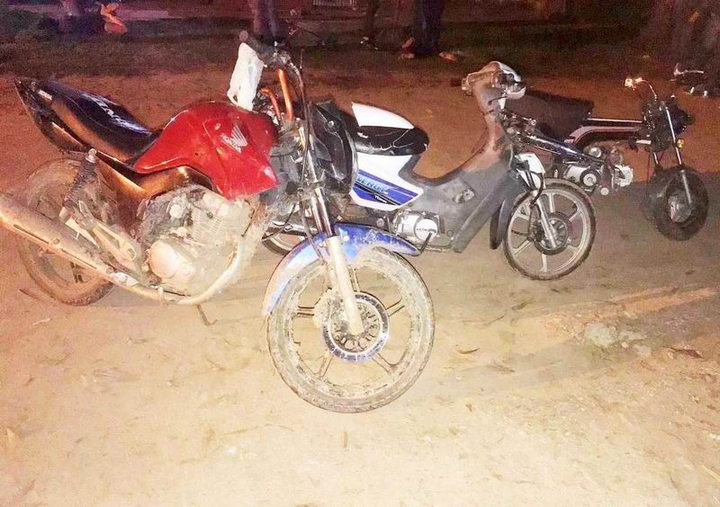 La Policía detuvo a dos hombres y a una mujer 
mientras transportaban dos motos robadas