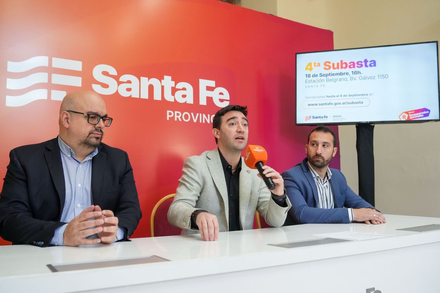 Matías Figueroa Escauriza, secretario de Gestión de Registros Provinciales, encabezó la conferencia de prensa.