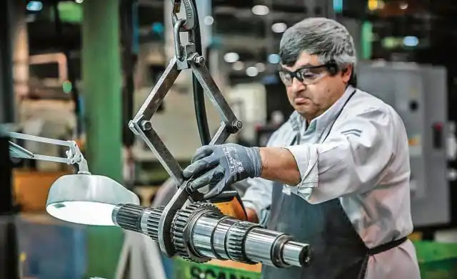 La actividad económica cayó 4,8% en febrero
