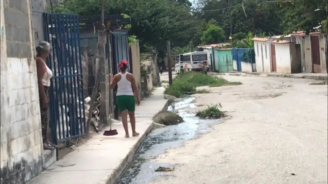 CLOACAS, entre agua putrefacta viven cientos de familias en Barquisimeto