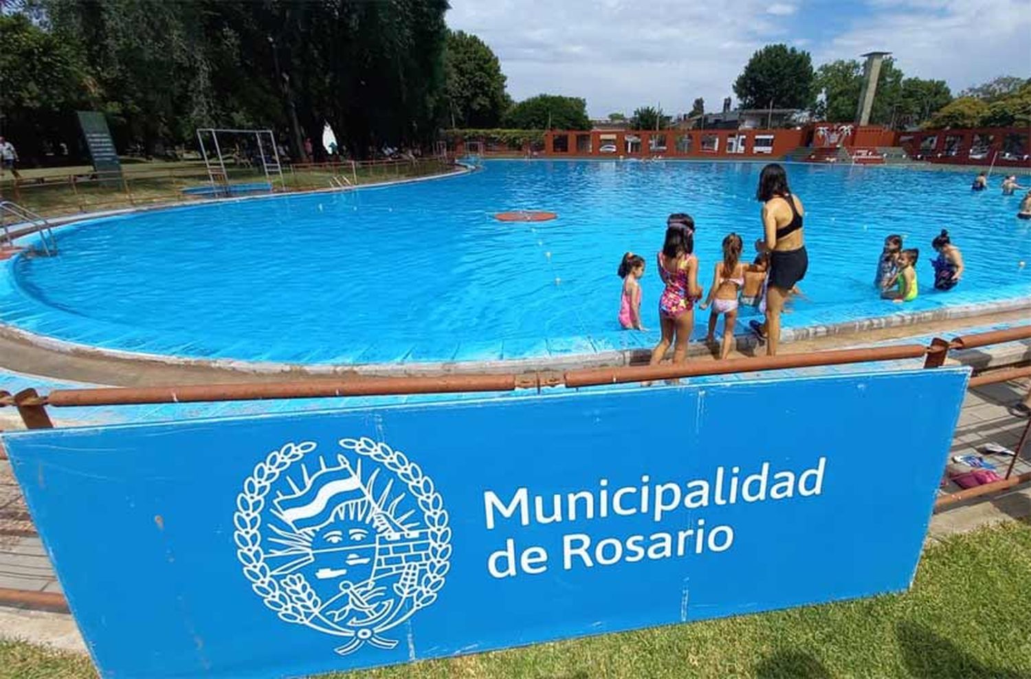 Estalló el verano: abrieron las piletas municipales y arrancó la colonia de vacaciones para niños