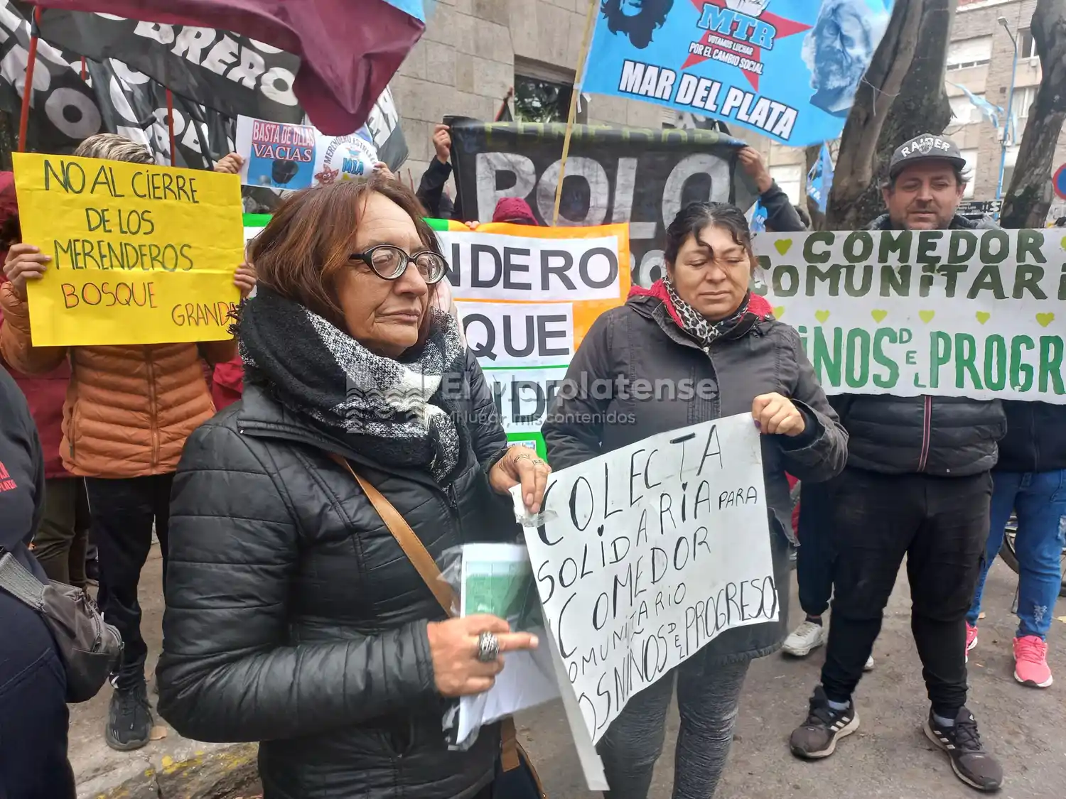 La manifestación que se llevó a cabo en las puertas de la Municipalidad.