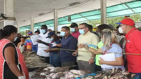 Anuncian regulación del precio del pescado en el Mercado Mayor de Coche