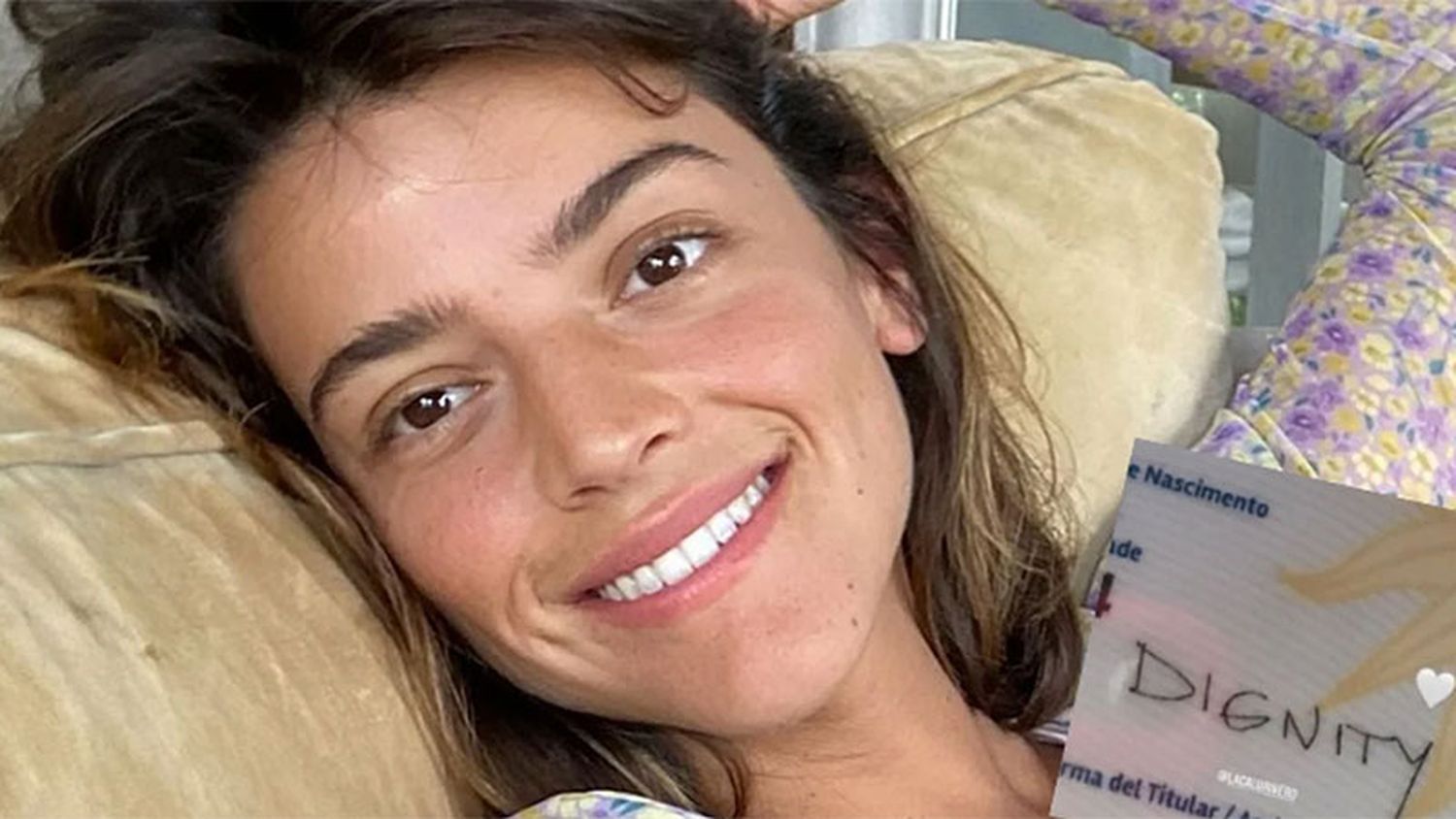 Calu Rivero mostró que cambió de nombre en la firma de su DNI