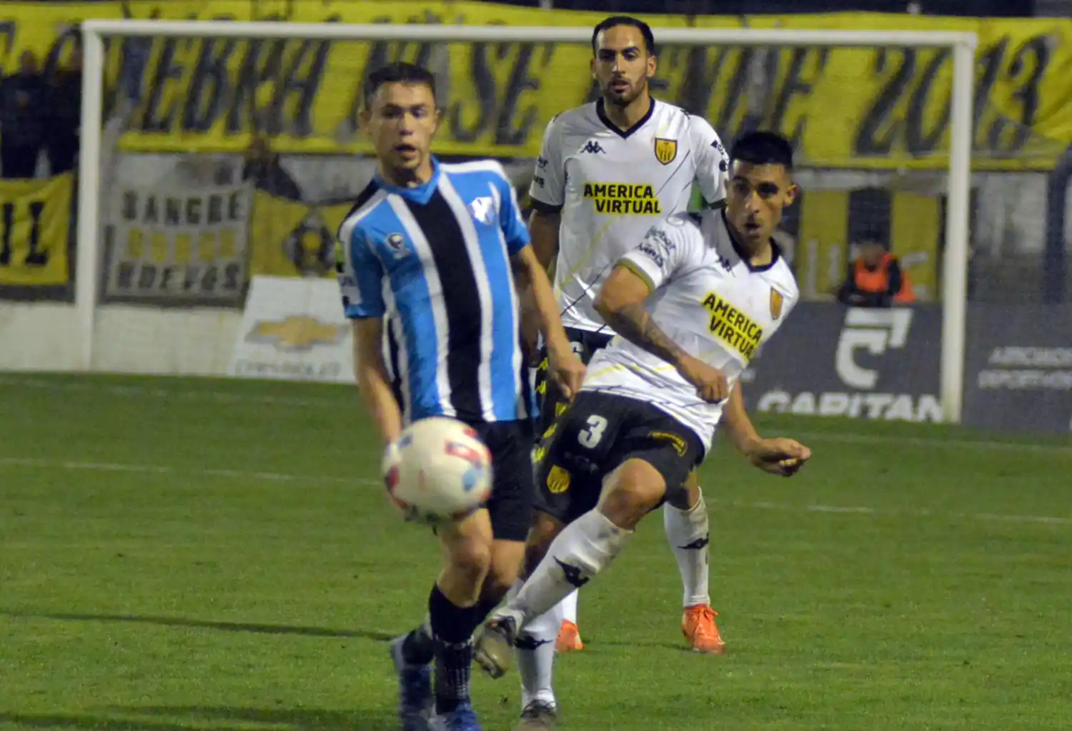 Jara y Osinaga, en el empate del sábado ante Almagro.