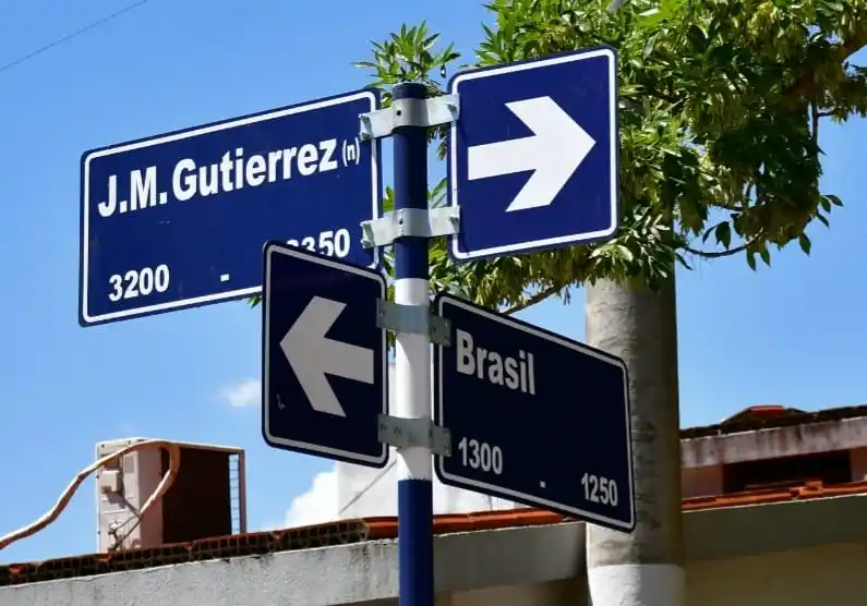 Modifican el sentido de circulación en dos calles de barrio Cottolengo