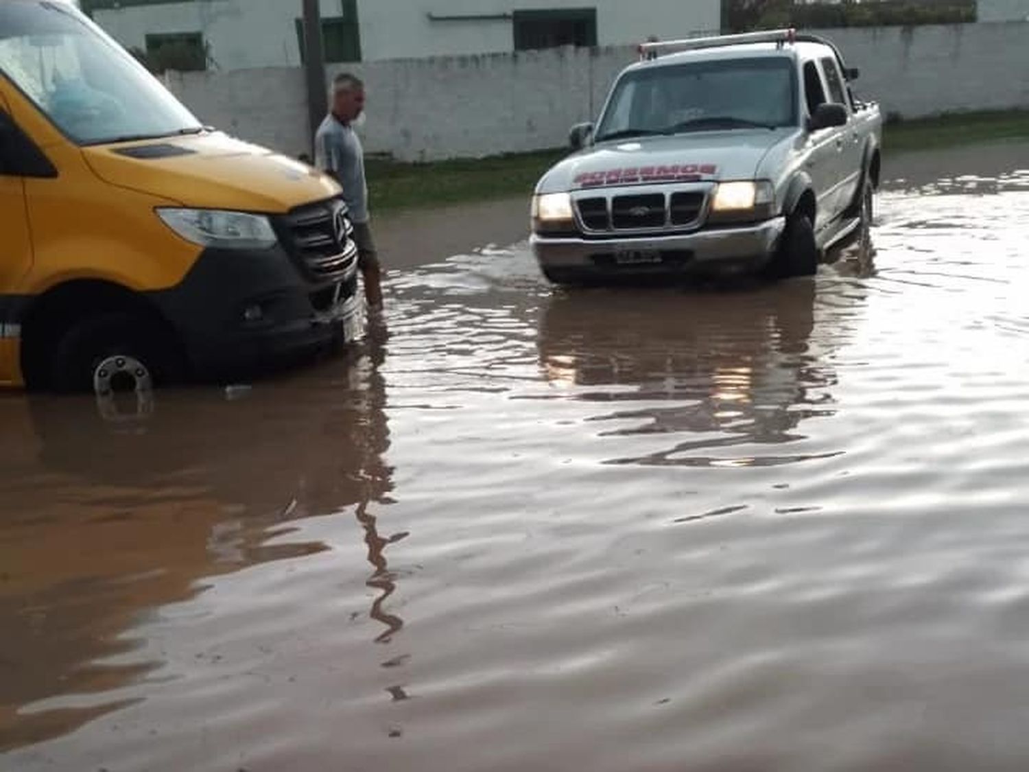 Bomberos alerta ante cualquier eventualidad de inundación.