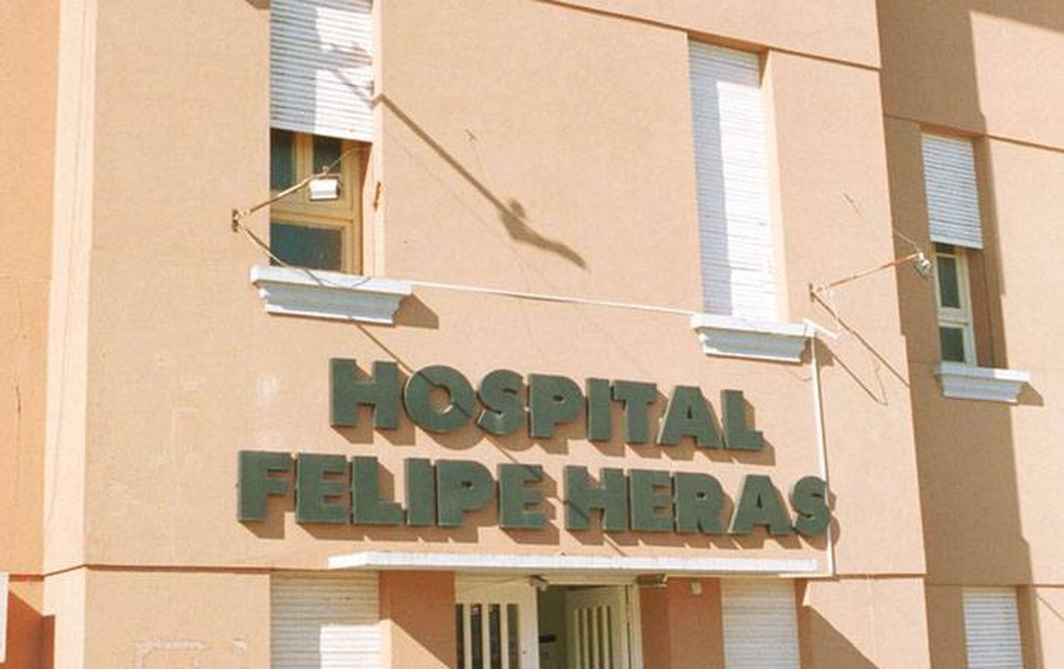 Los turnos para la atención en consultorios externos en el Heras se sacan por teléfono