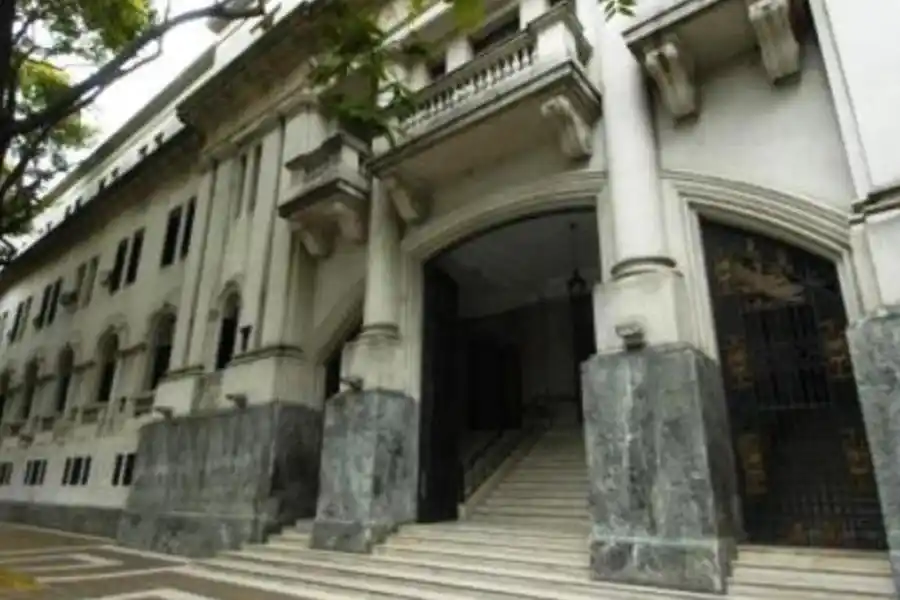 Destruyó un medidor, dañó una ventana en la casa de su ex y la amenazó de muerte a ella y la policía: está preso