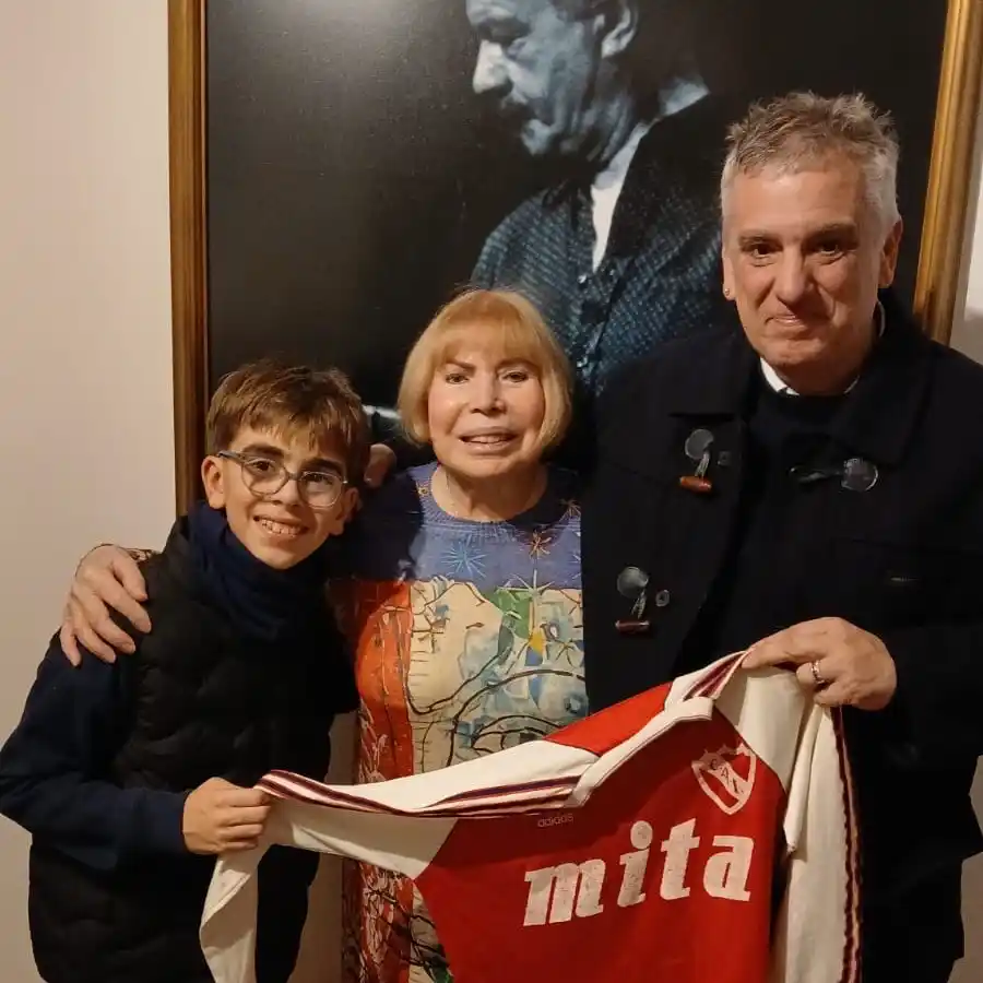 Una camiseta de Bochini unió el legado de Astor Piazzolla con su pasión por Independiente