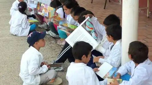 Firman convenio para prevenir las adicciones en las escuelas