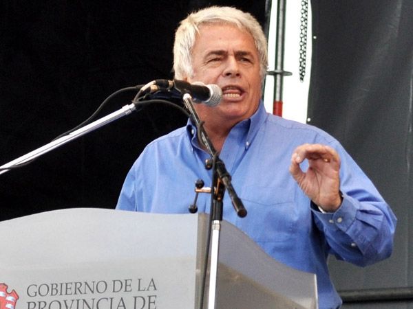 Al igual que Macri, De la Sota firmó un decreto para resguardar la libertad de expresión