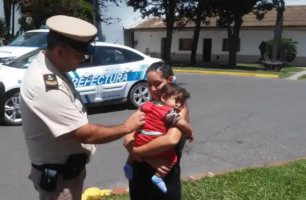 Héroe en Mar del Plata: Prefecto le salvó la vida a un bebé de 10 meses 