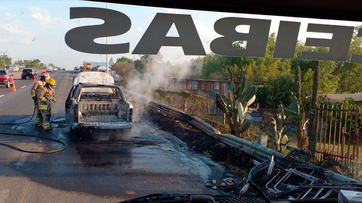 Video: vehículos no facilitaron el paso de Bomberos cuando iban a una emergencia