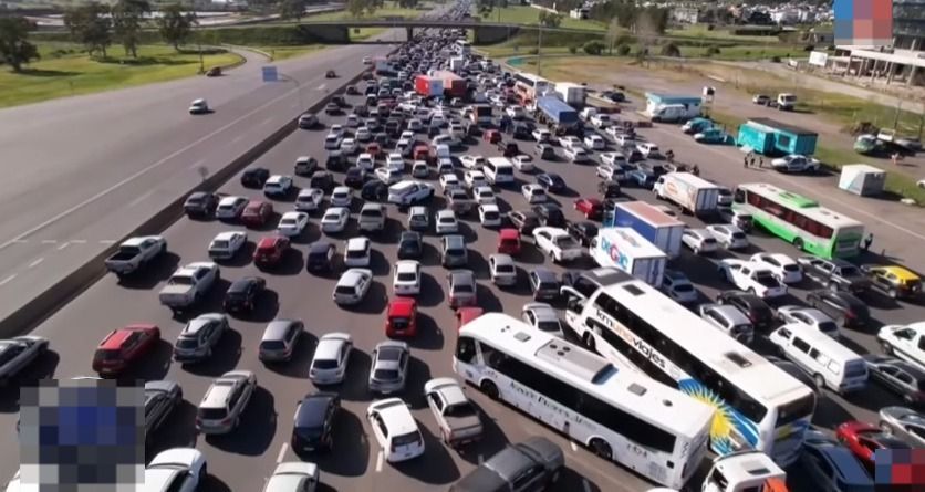El peaje de Hudson para encarar ruta 2 está colapsado. Foto: captura TN