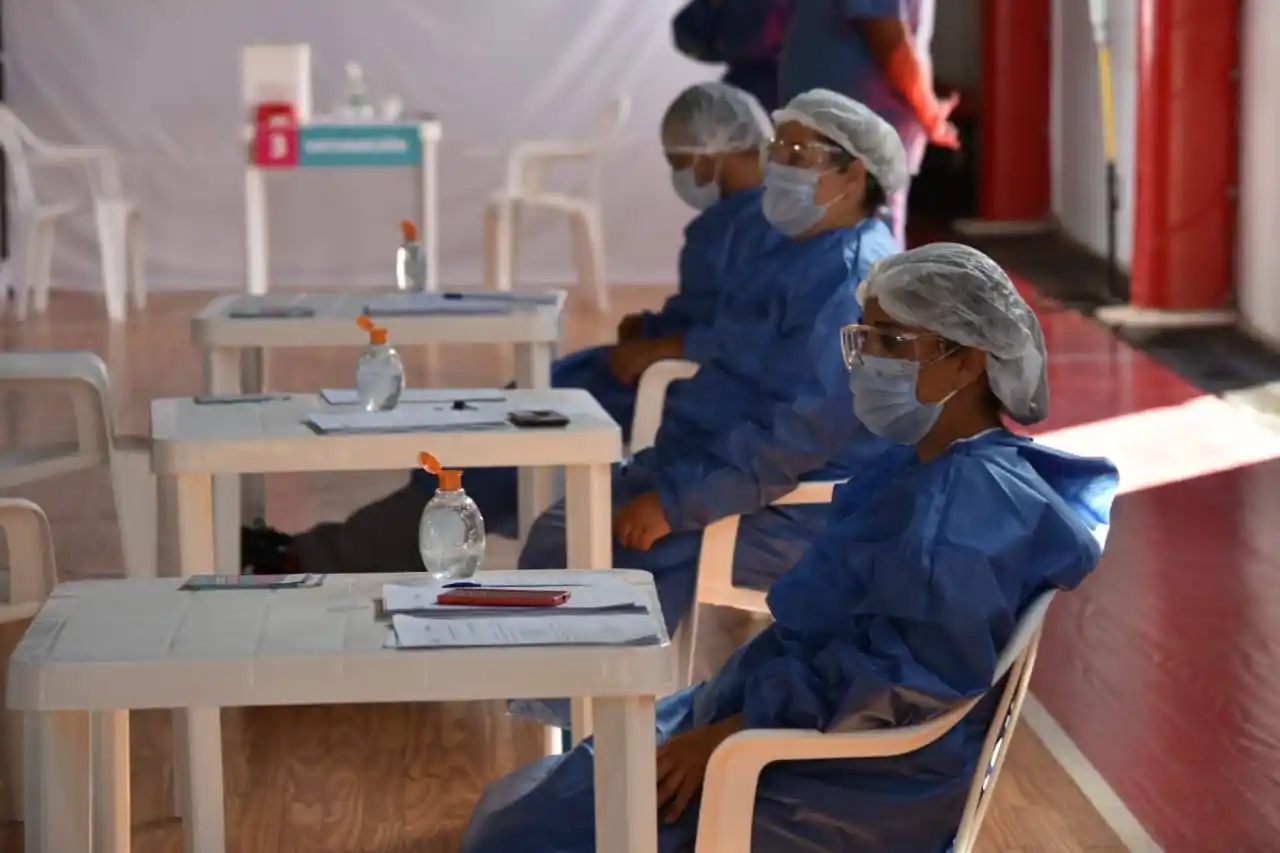 Vacunación contra el coronavirus: aunque “no es seguro”, esperan dosis para mediados de semana