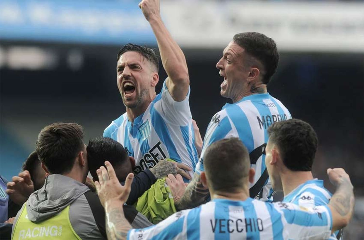 Racing le ganó por la mínima en el Clásico a Independiente y se suma a la pelea por el campeonato