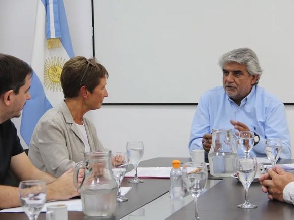 Mónica Pissarro, junto al ministro de Trabajo de la Provincia