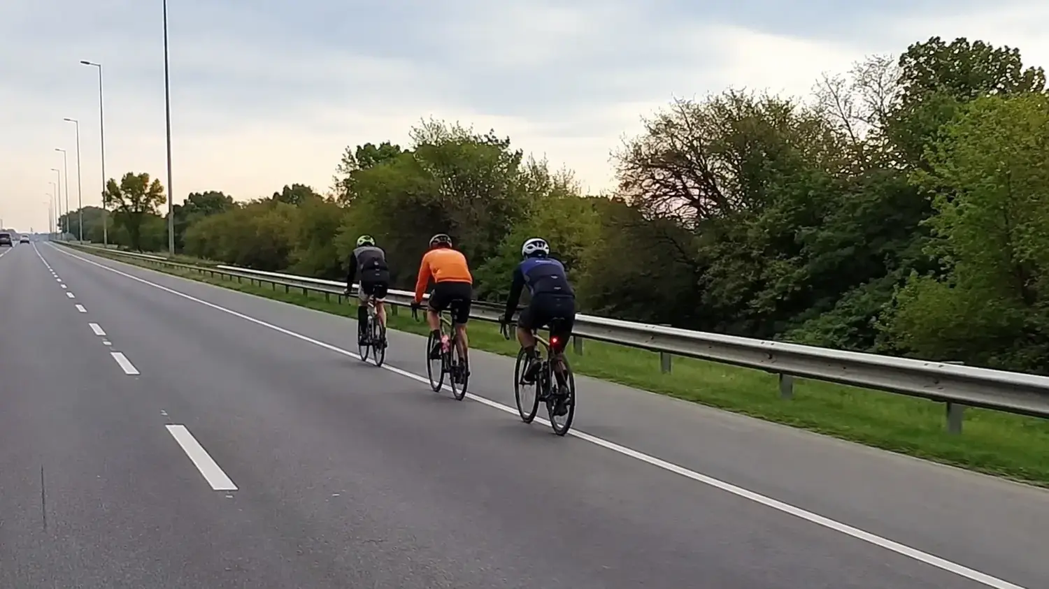 La presencia de ciclistas es frecuente sobre la Autopista.