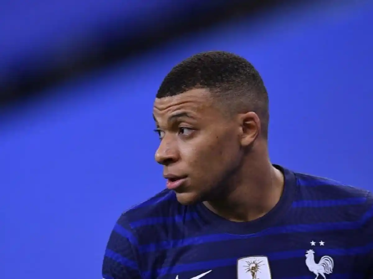 Mbappé: "Messi y Cristiano Ronaldo tiene mil millones de cosas más que yo"