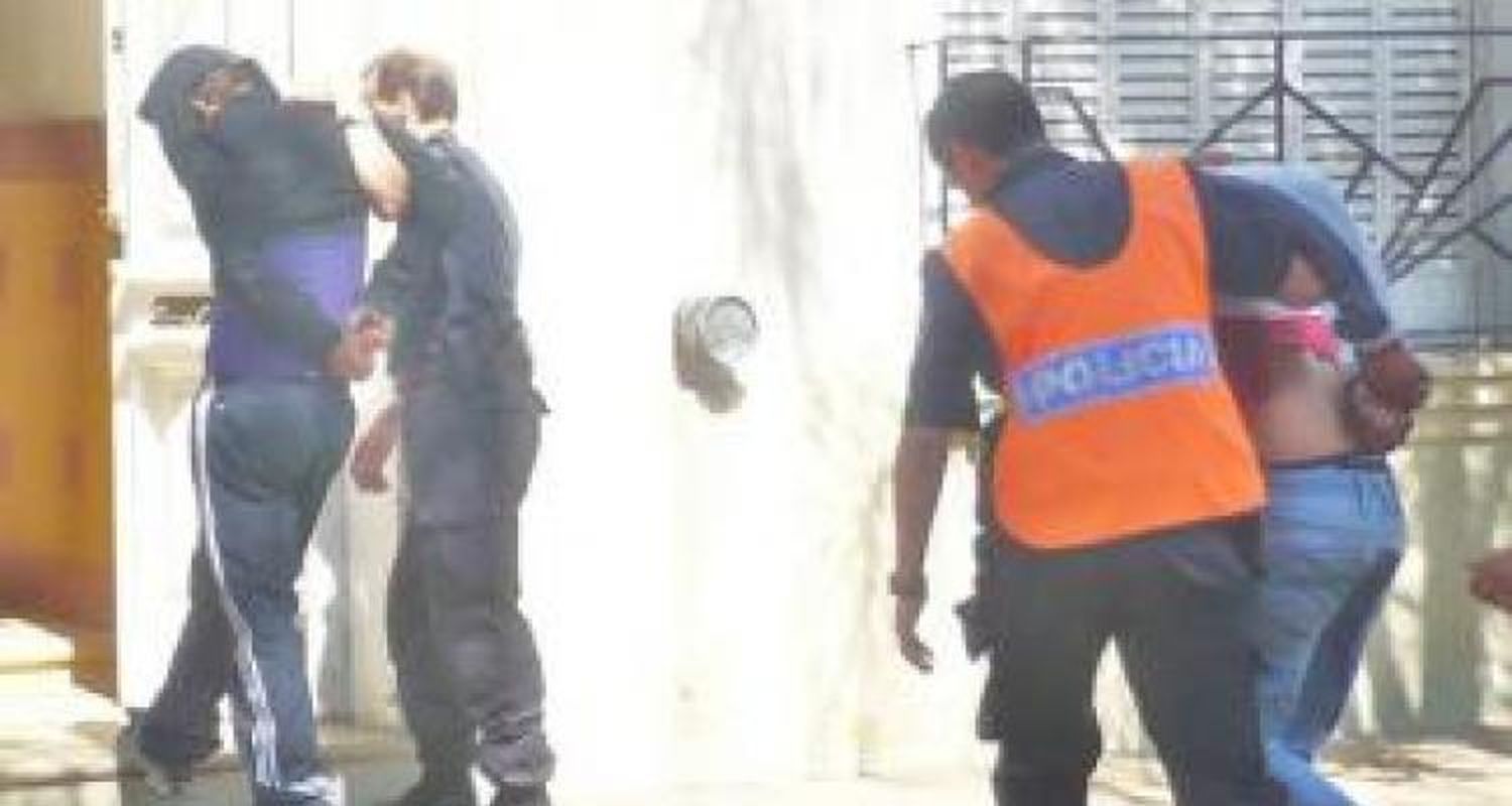 Detención efectiva a quienes tomaron rehenes y robaron patrullero en Baradero