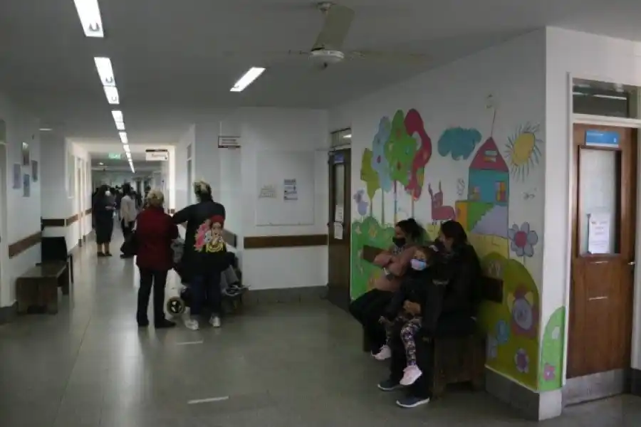 Un bebé internado sin identificación luego de ser abandonado por su madre