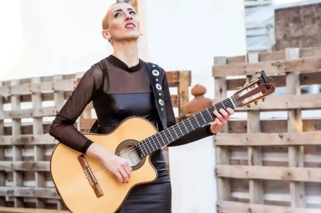 Polémica: modifico la letra del Himno Nacional para que sonara feminista