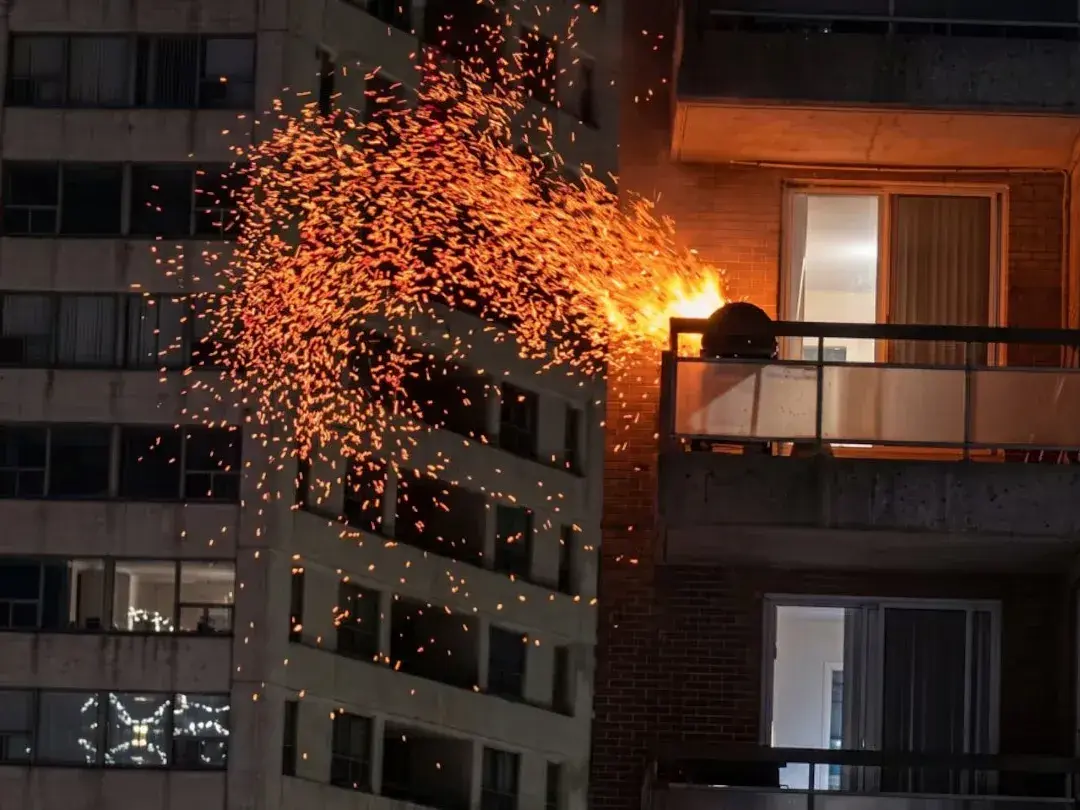 Un asado en un balcón de Buenos Aires terminó en un peligroso incendio viral