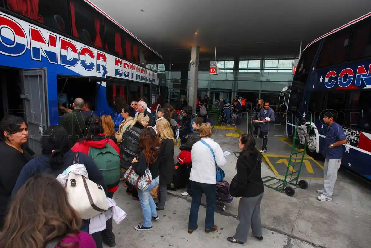 El Gobierno nacional impulsa viajes en micro “más baratos”