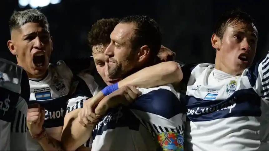 Gimnasia le ganó a Racing y se mete en la pelea