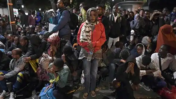 Operativo en París para evacuar a 1.600 inmigrantes