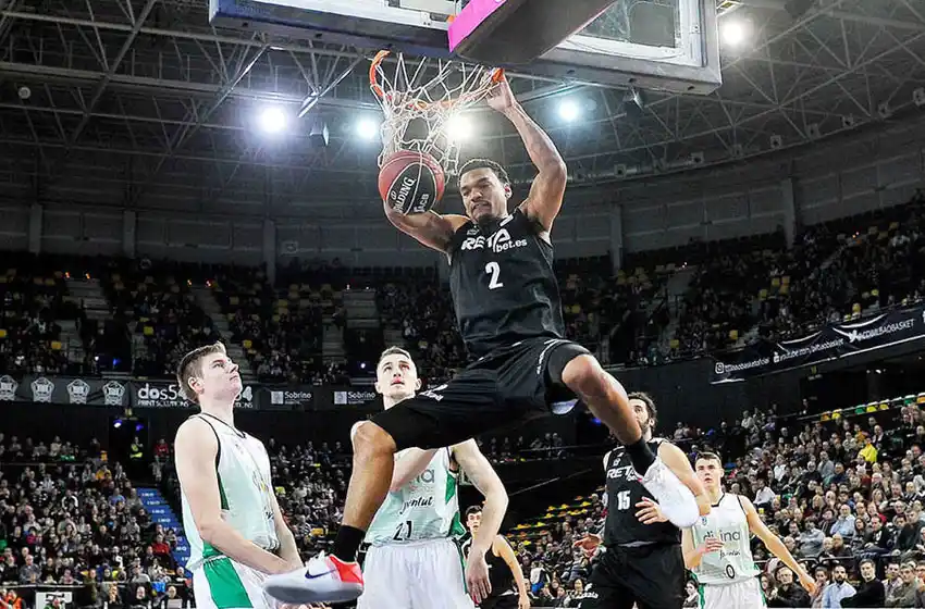 Peñarol fichó al pivote Devin Thomas