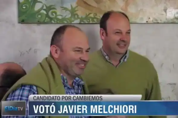 VIDEO: Vestido igual que su hermano, así votó Javier Melchiori 