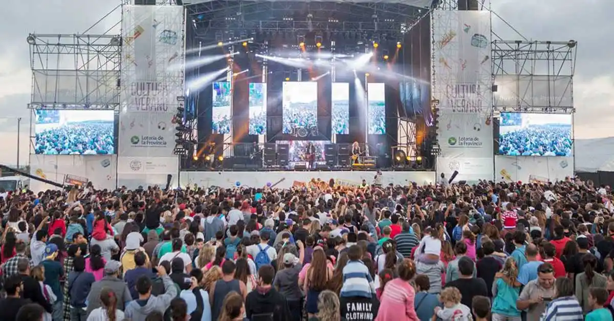 La gobernadora presentó espectáculos artísticos para el verano en la ciudad