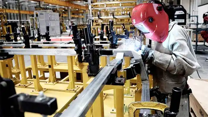 El empleo privado formal cayó en junio y está en su menor  nivel en 10 años