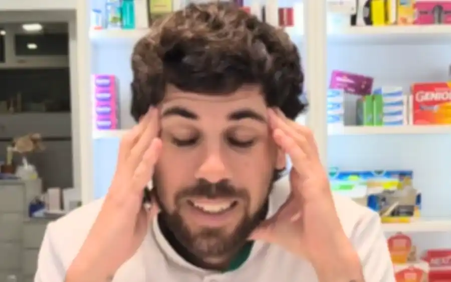 Nicolás, el farmacéutico que anotó las consultas más insólitas