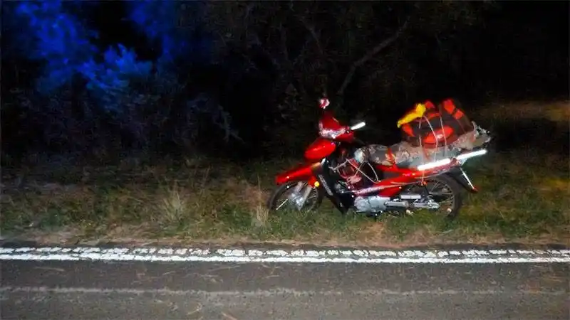 Motociclista fue hallado sin vida a la vera de la Ruta 2