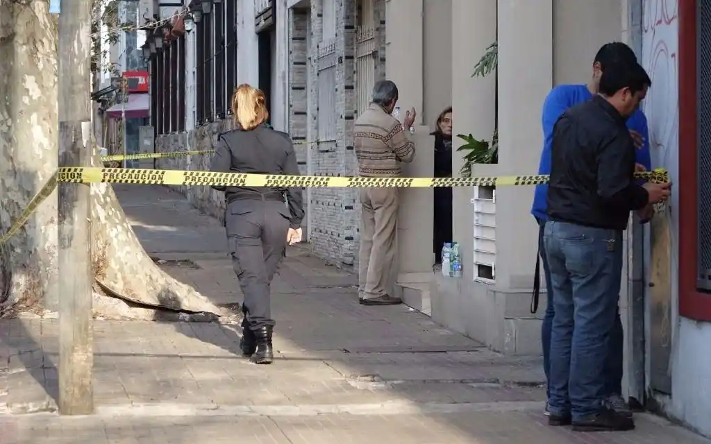 Horror en La Plata: Una mujer intentó suicidarse luego de matar a su bebé de 27 días