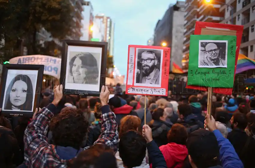 Una multitud marchó por el aniversario del Golpe de Estado