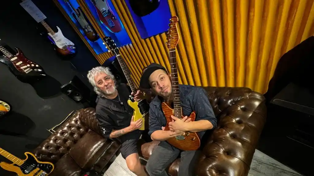 "Alambre" González junto con Ezequiel Valdez