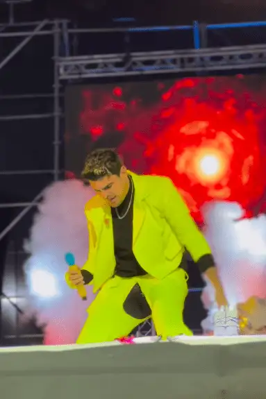 Jonathan Moly continuó como si nada su presentación en la Orquídea. Foto Instagram