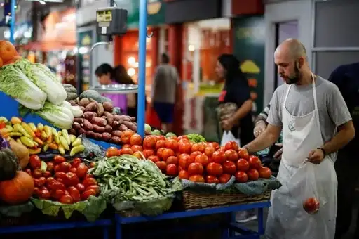Las compras de alimentos y en supermercados siguen en caída.